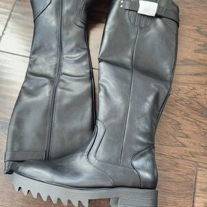 JustFab Morgane Black Knee-High Lug Sole Boots – Women’s 8.0.